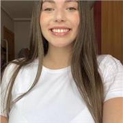 Me defino como una persona responsable, paciente y apasionada por la enseñanza. Disfruto compartir mis conocimientos de economía